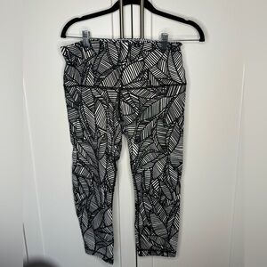 Lululemon Athletica Monochrome Leaf Pattern Leggings